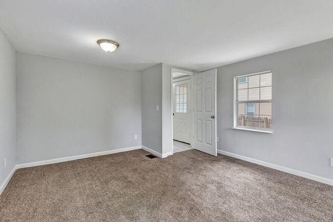 Building Photo - Single Family Home Mariemont
