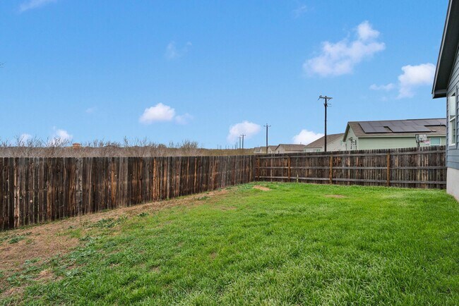 Building Photo - Charming 3 Bed 2 Bath Home in Mission Del Lago