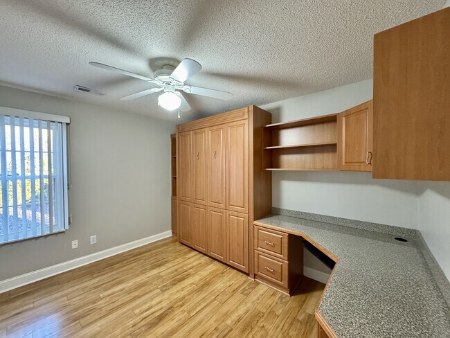 Building Photo - 159 Daleyuhski Way