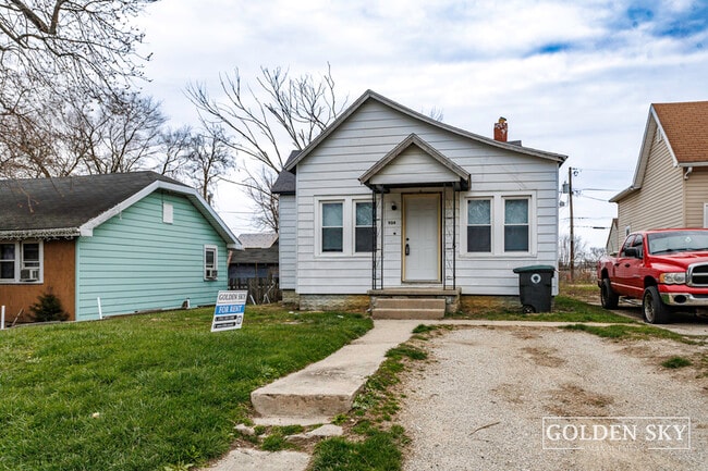 Primary Photo - 904 W 7th St