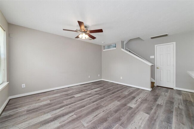 Building Photo - 202 S Walden Elms Cir