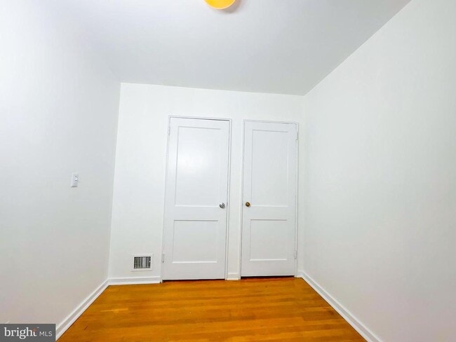 Building Photo - 12040 Valleywood Dr