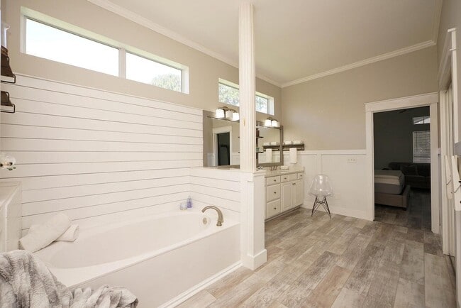 Building Photo - 83 Azure Pl