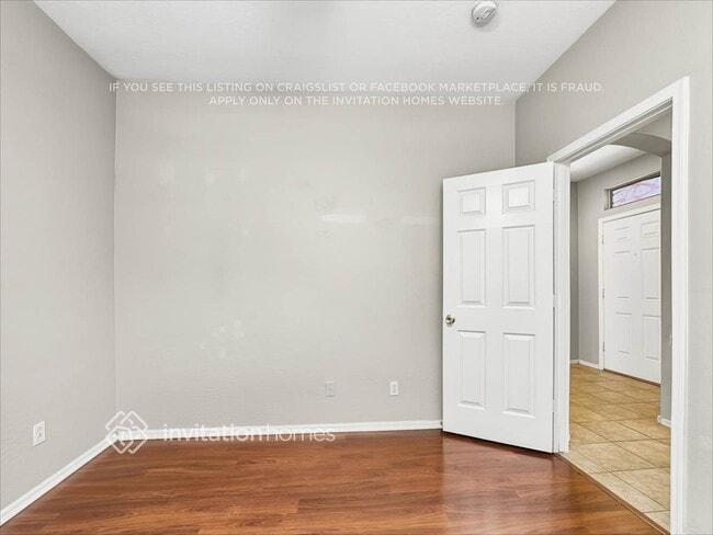 Building Photo - 3213 S 103rd Dr