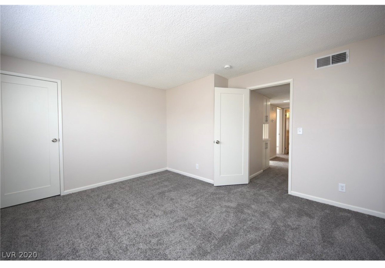 Building Photo - 7165 Bridgeview Ave