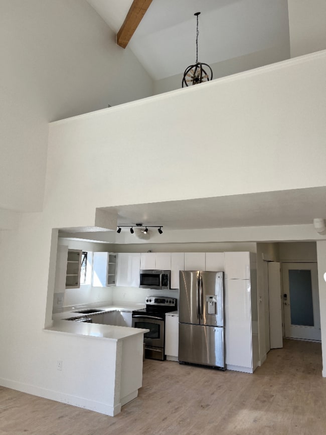 Building Photo - AVAILABLE JULY! Fully-remodeled RiNo Townhome!