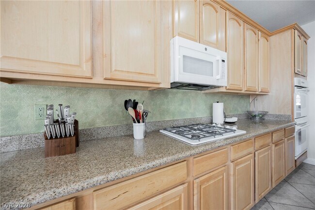 Building Photo - 9562 Staff Ln