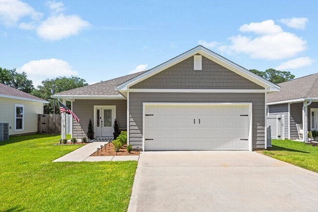 Building Photo - Freeport/Niceville Beauty!