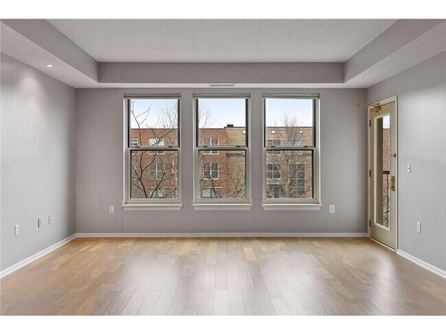 Building Photo - 560 2nd St