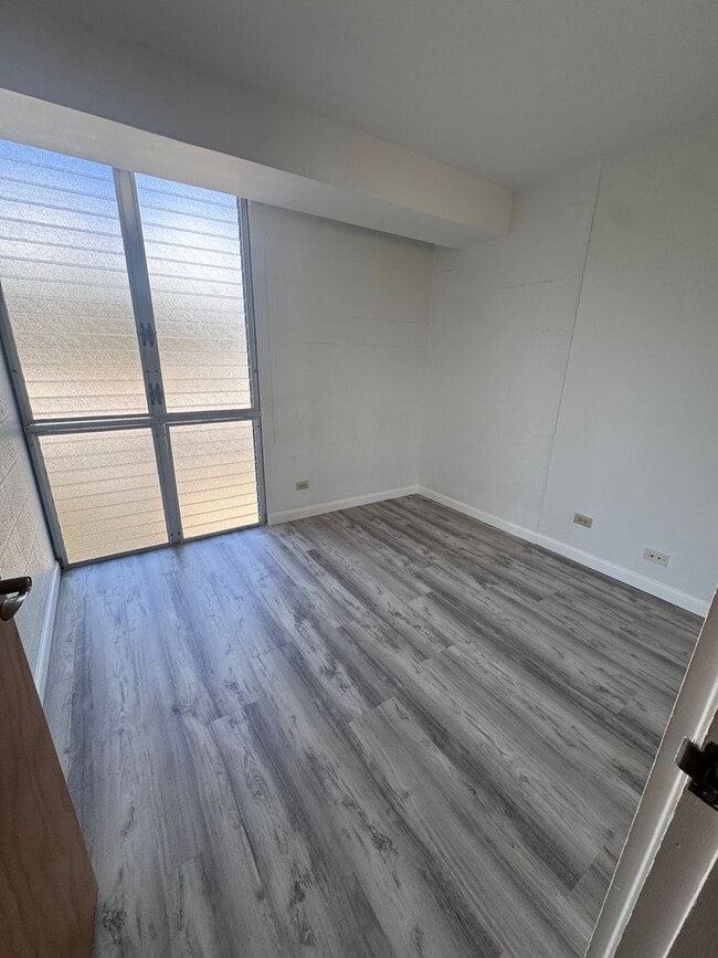 Building Photo - 1603
