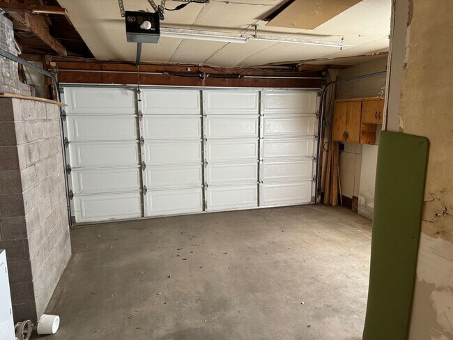 Building Photo - 574 Koru St