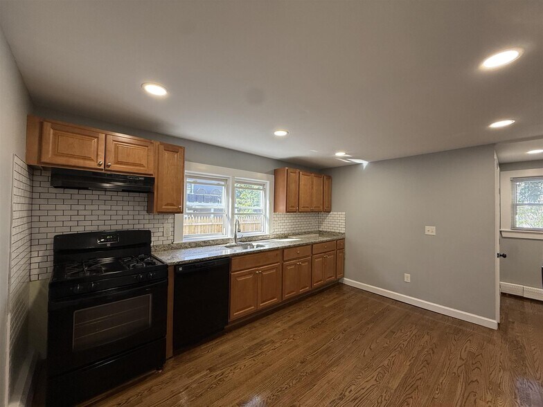 Building Photo - 58 Vinal Ave