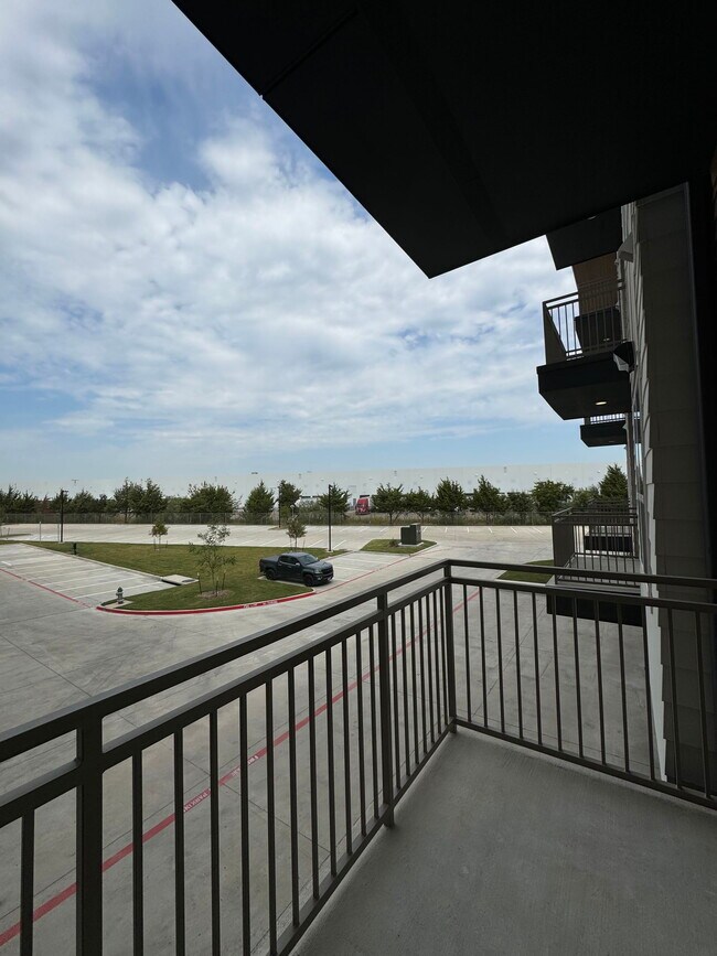 Building Photo - 4700 Lakeside Holw St