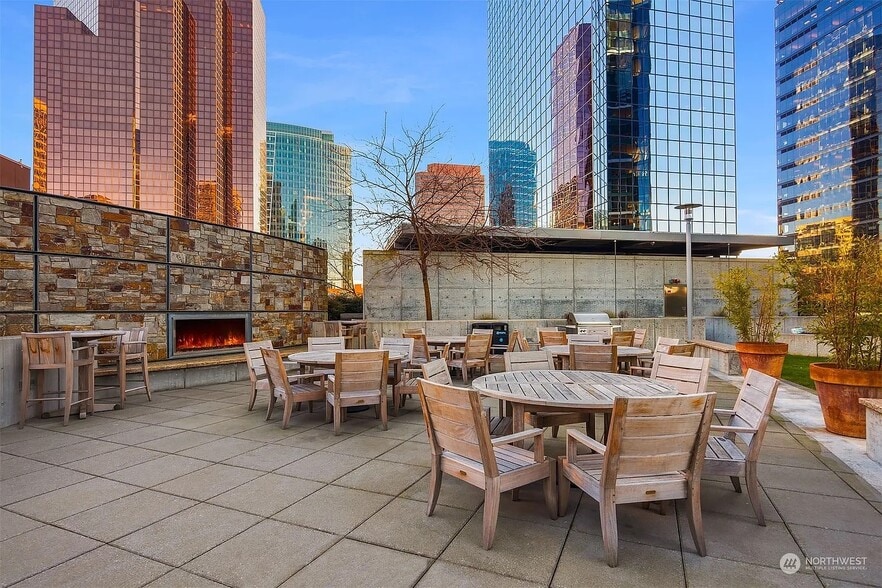Outdoor BBQ & Fireplace - 10700 NE 4th St