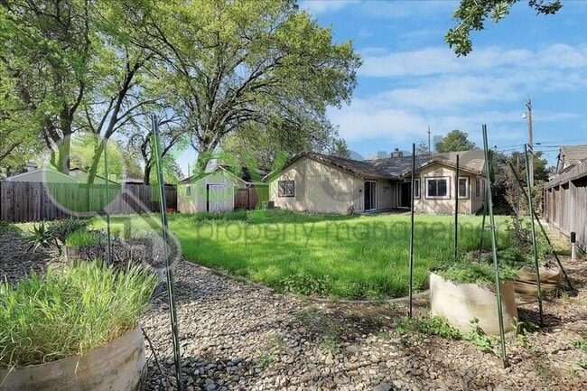 Building Photo - 2624 Walnut Ave