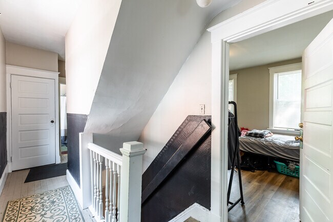 Building Photo - 208 Bosley St