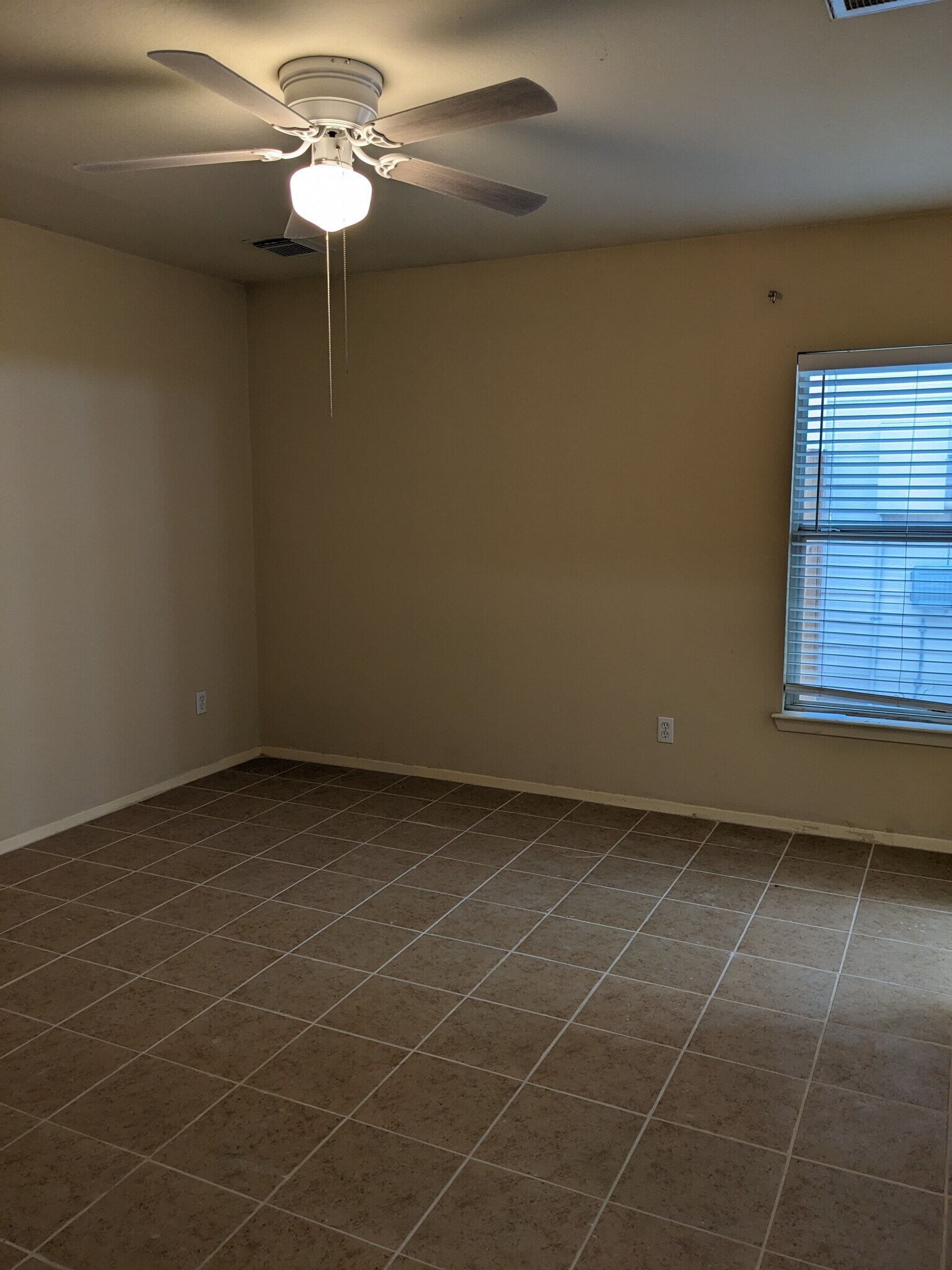 Room 1 - 6120 Lone Prairie Way