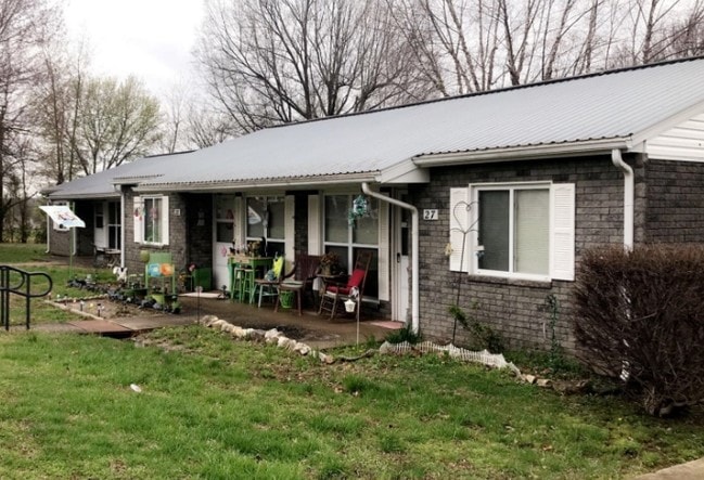 Primary Photo - Apple Court Apartments