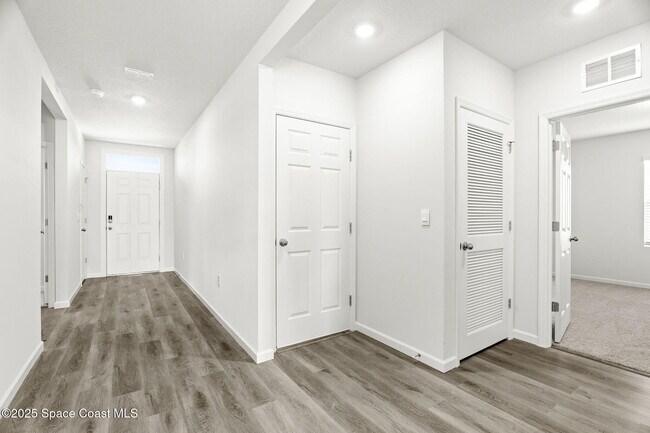 Building Photo - 542 Hamy St