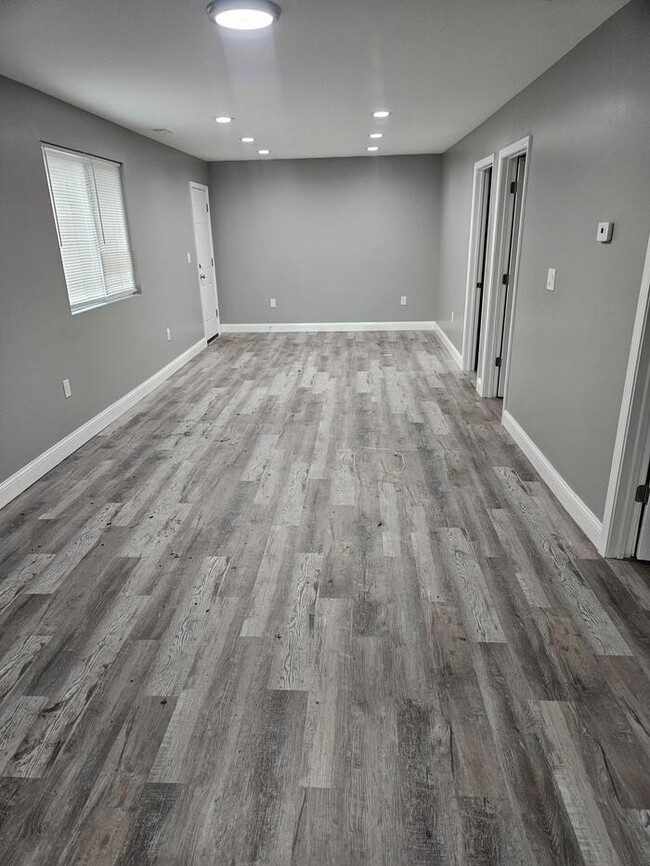 Building Photo - Beautifully rehabbed home