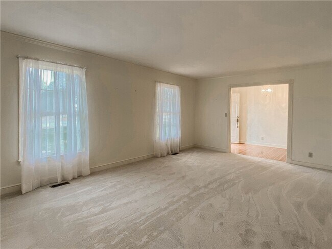 Building Photo - 255 Starritt Ln