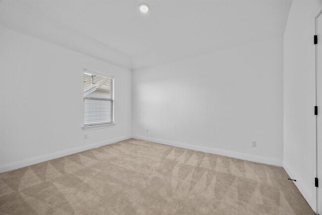 Building Photo - 22212 Coyote Cave Trl