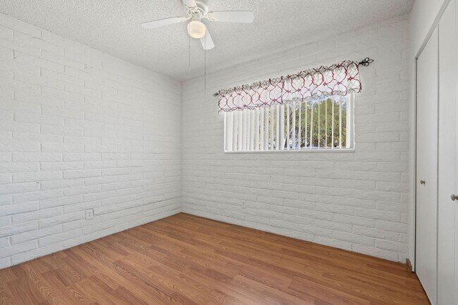 Building Photo - Southeast 3 Bedroom 2 Bath Home with No HOA