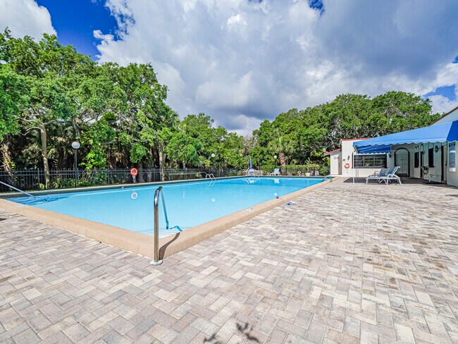 Building Photo - 5601 Jimmy Buffett Mem Hwy