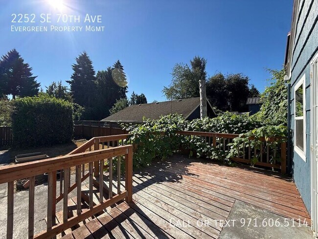 Building Photo - 2252 SE 70th Ave