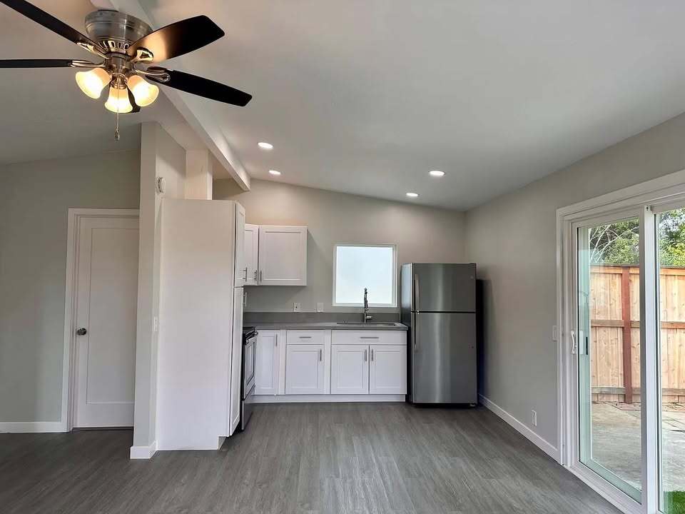 Building Photo - 2203A Alta Vista Dr