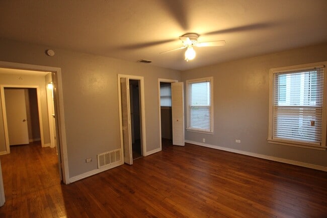 Building Photo - Available-Adorable Large 3 bedroom Home near Downtown!