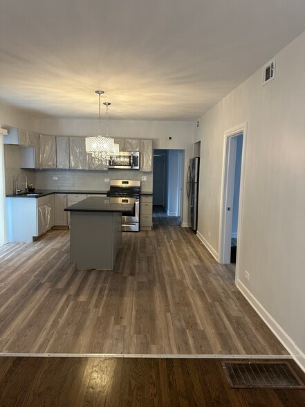 Building Photo - 4415 S Keeler Ave