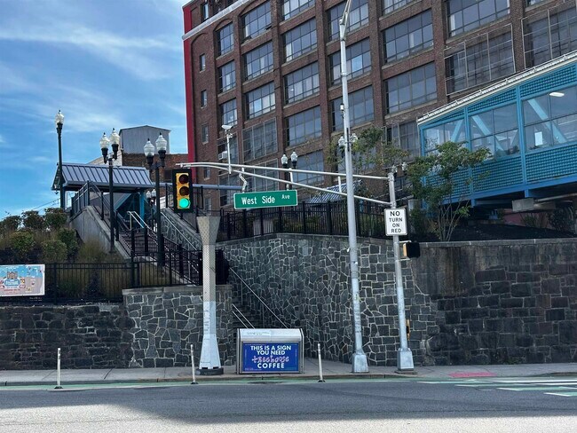 Building Photo - 55 Mallory Ave