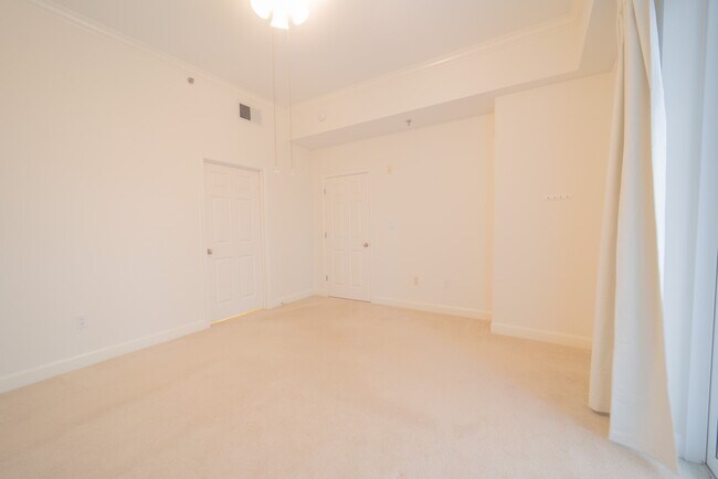Building Photo - 2520 Robinhood St