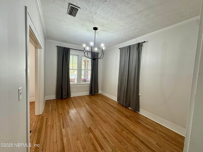 Building Photo - 1211 Cherry St