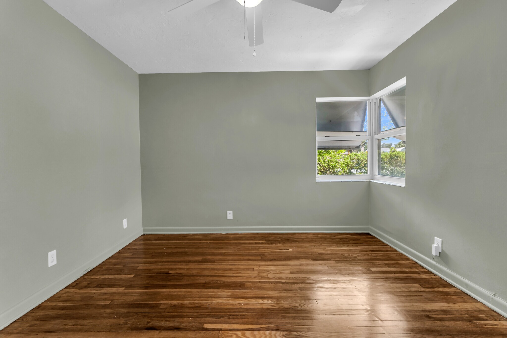 Building Photo - 434 49th St