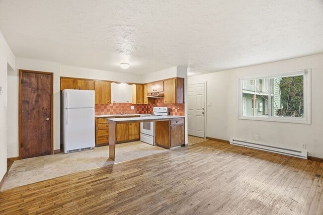 Building Photo - 1611 W 8th Ave