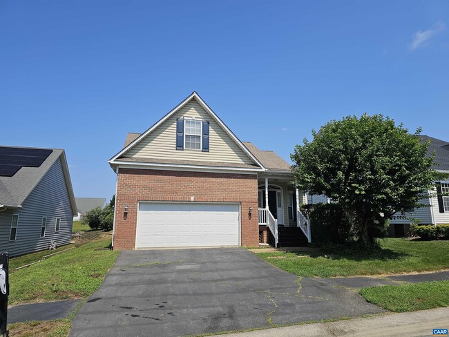 Building Photo - 134 Deerwood Dr