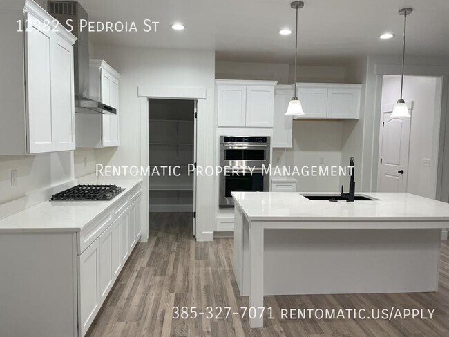 Building Photo - 12382 Pedroia St