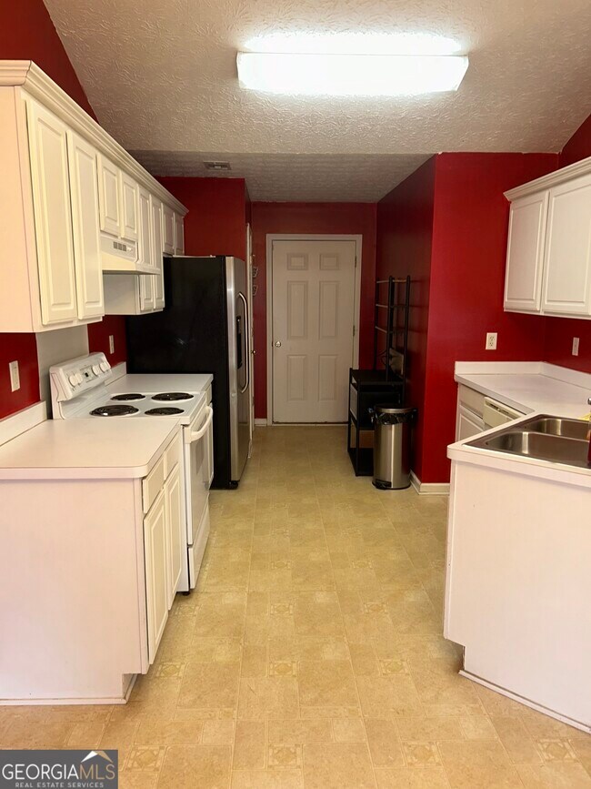 Building Photo - 20 Shenandoah Dr