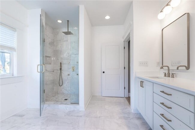 Building Photo - 781 Greenwood Ave NE