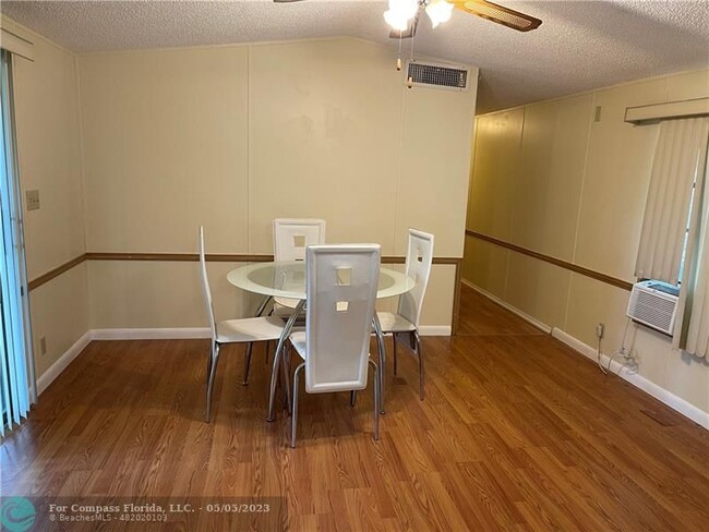 Building Photo - 3161 SW 53rd Ave