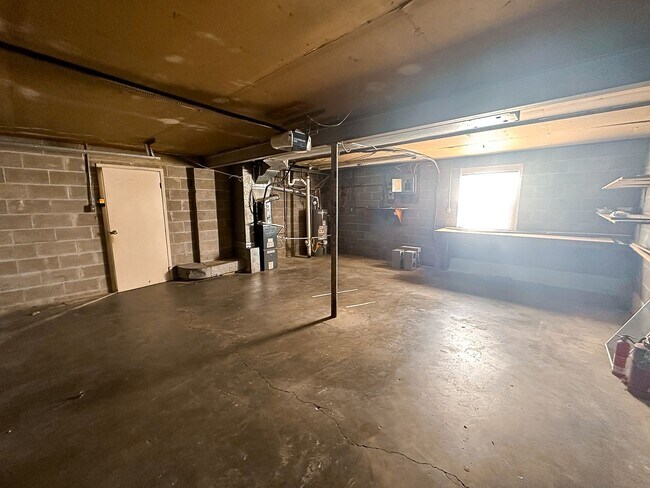 Building Photo - 8415 E 34th St