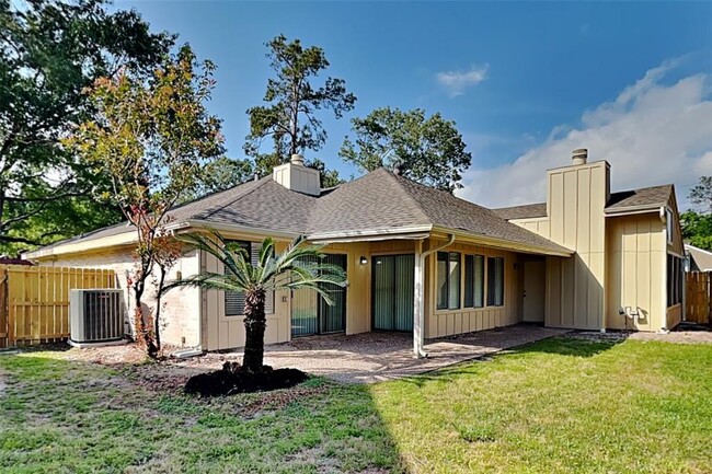 Building Photo - 8607 Pines Pl Dr