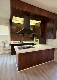 Building Photo - 605 Merrick St