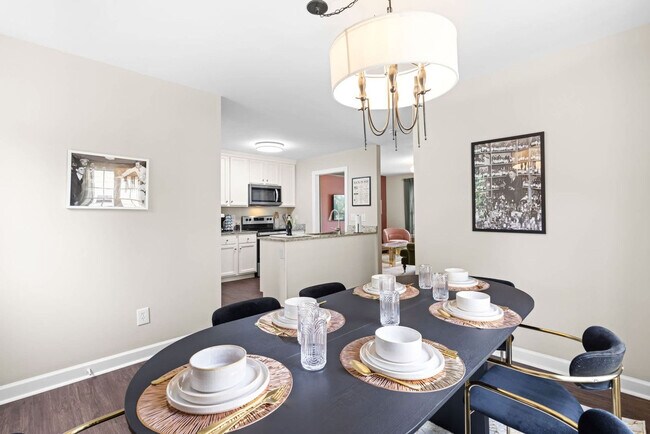 Building Photo - 2400 Hinton St