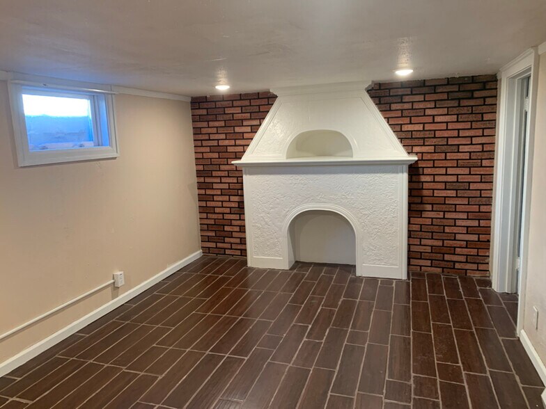 Building Photo - 3054 Snyder Ave