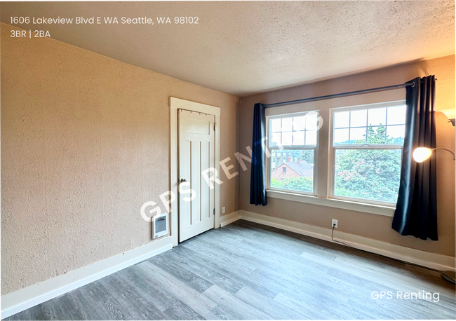 Building Photo - Beautiful Bed 3, Bath 1.75, home!