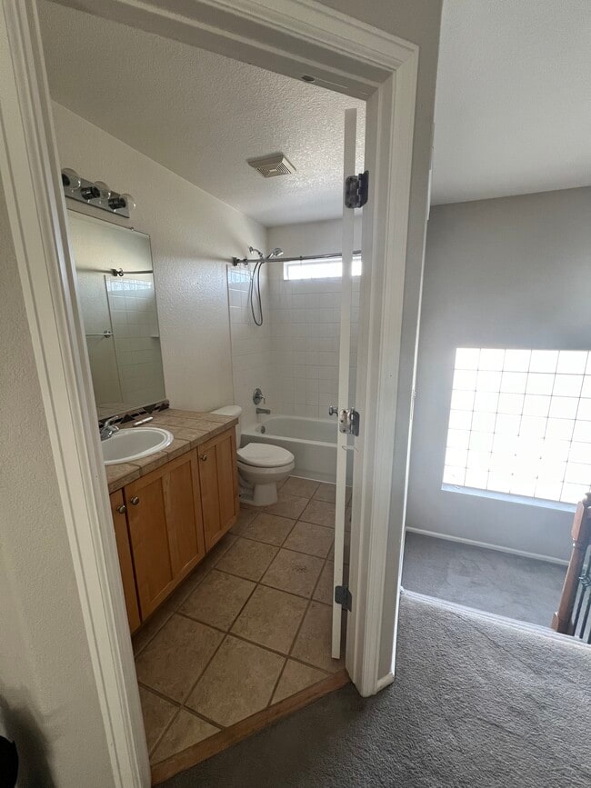 2nd upstairs bath - 5101 Spyglass Dr
