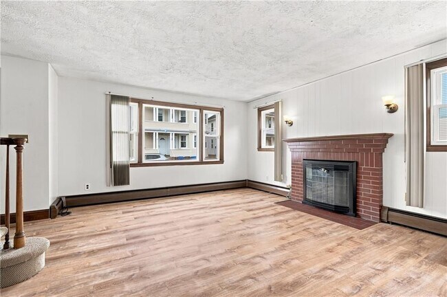 Building Photo - 23 Amory St